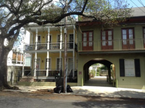 Гостиница The Prytania Oaks  Новый Орлеан